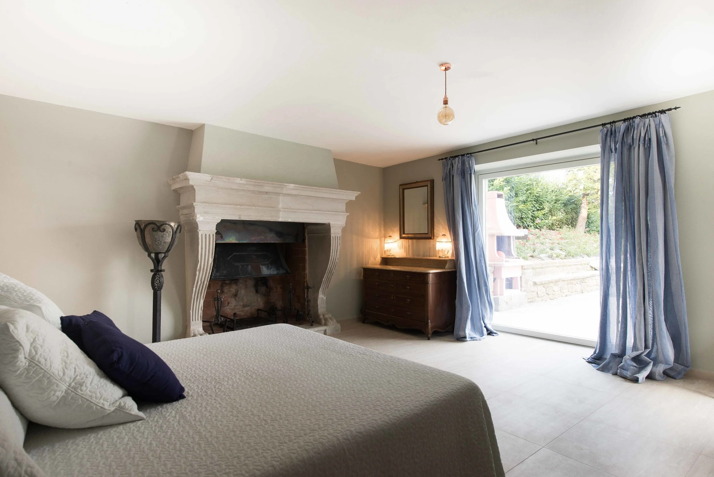  All bedrooms have bespoke linens from the internationally renown Bussatti. Their showroom in the nearby medieval Anghiari is well worth a visit. 