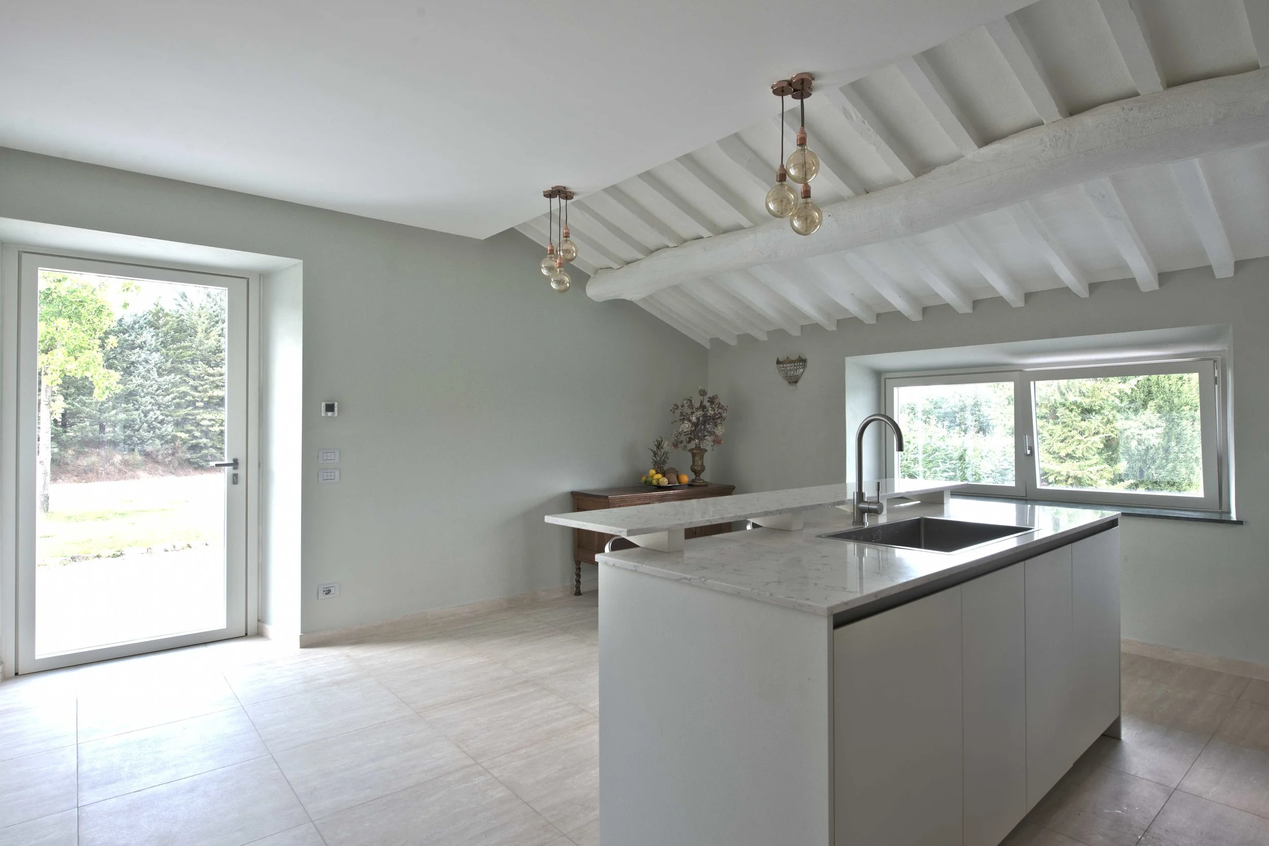  The brand new, fully equiped, contemporary kitchen is fully fitted for large scale entertaining with two dishwashers, standalone ice machine and separate larder. 