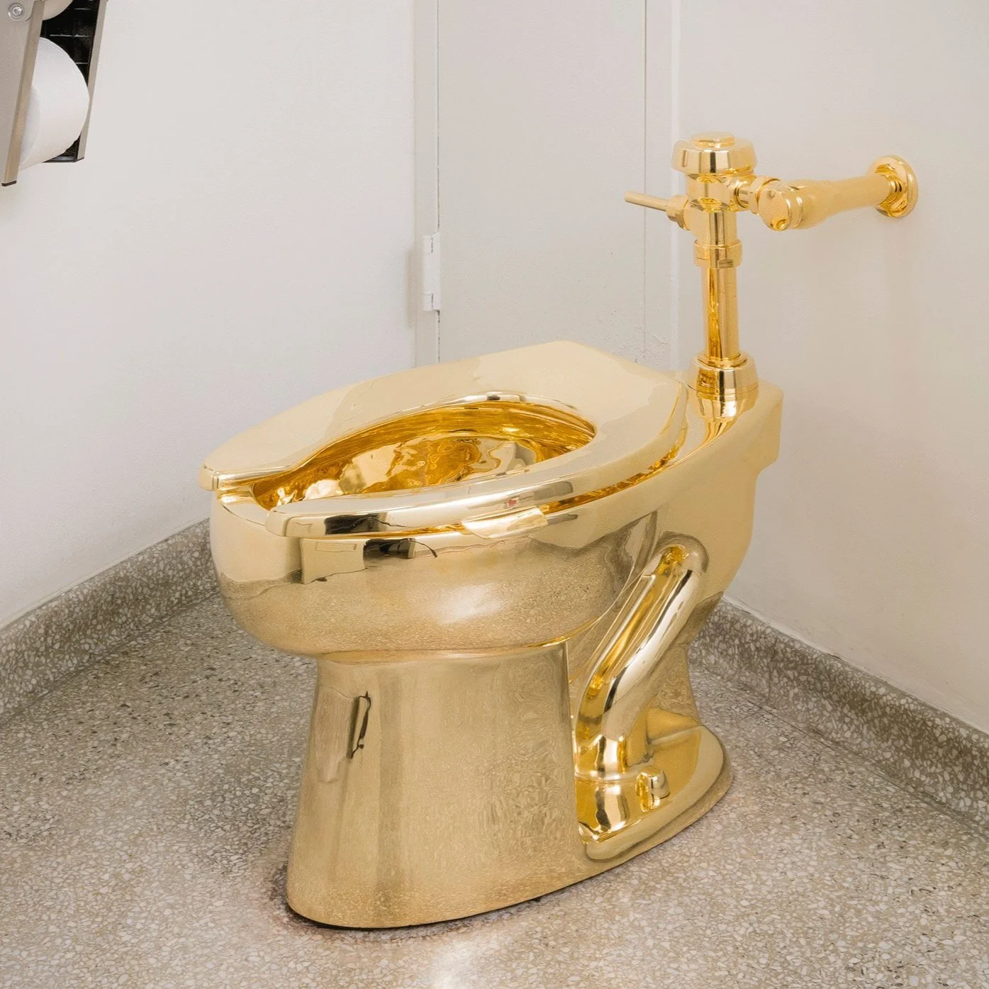 Solve the Detective Mystery of The Stolen Gold Toilet