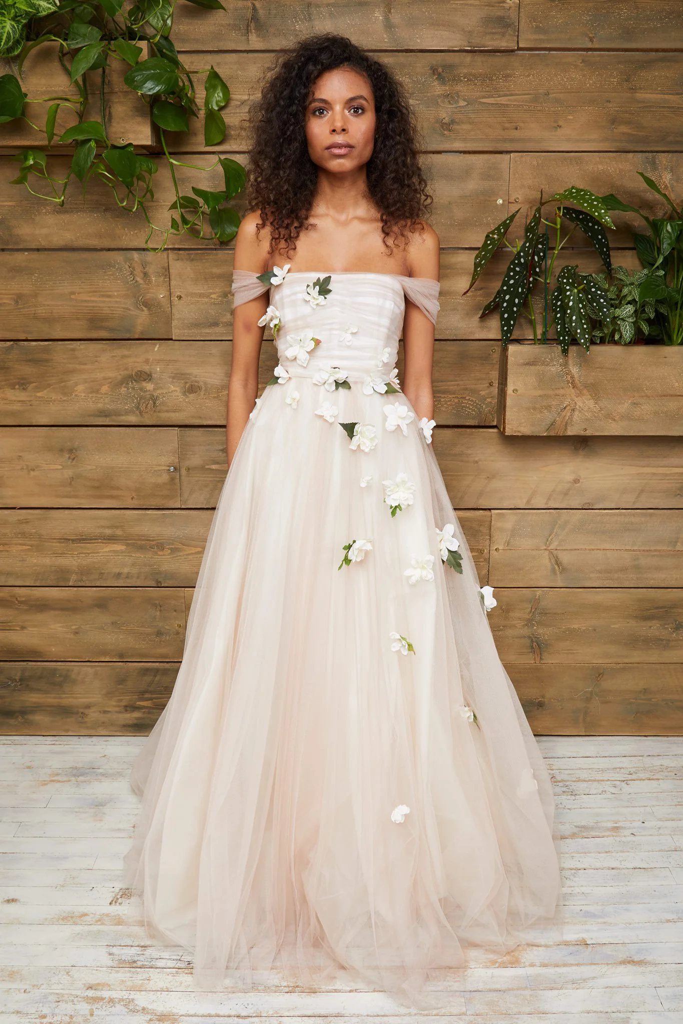 16-01-19 E W Couture lookbook 2019_social media.jpg