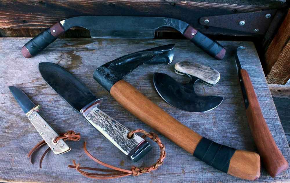 bushcraft survival set unshesthed.jpg