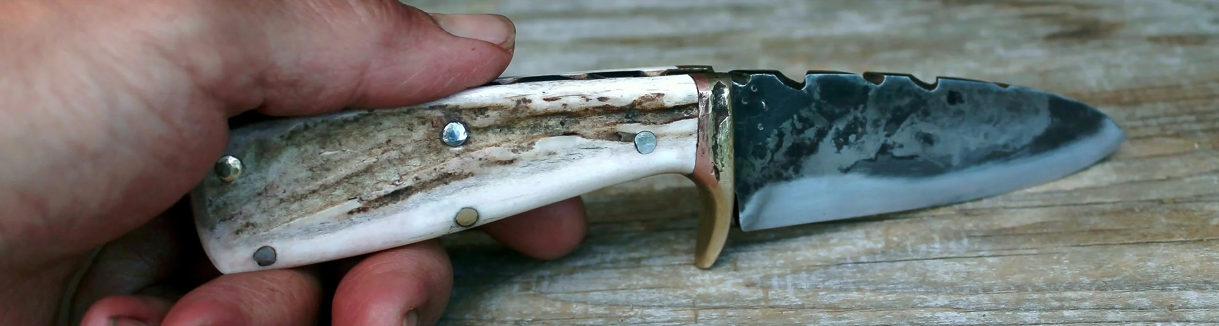 A small tough survival knife.
