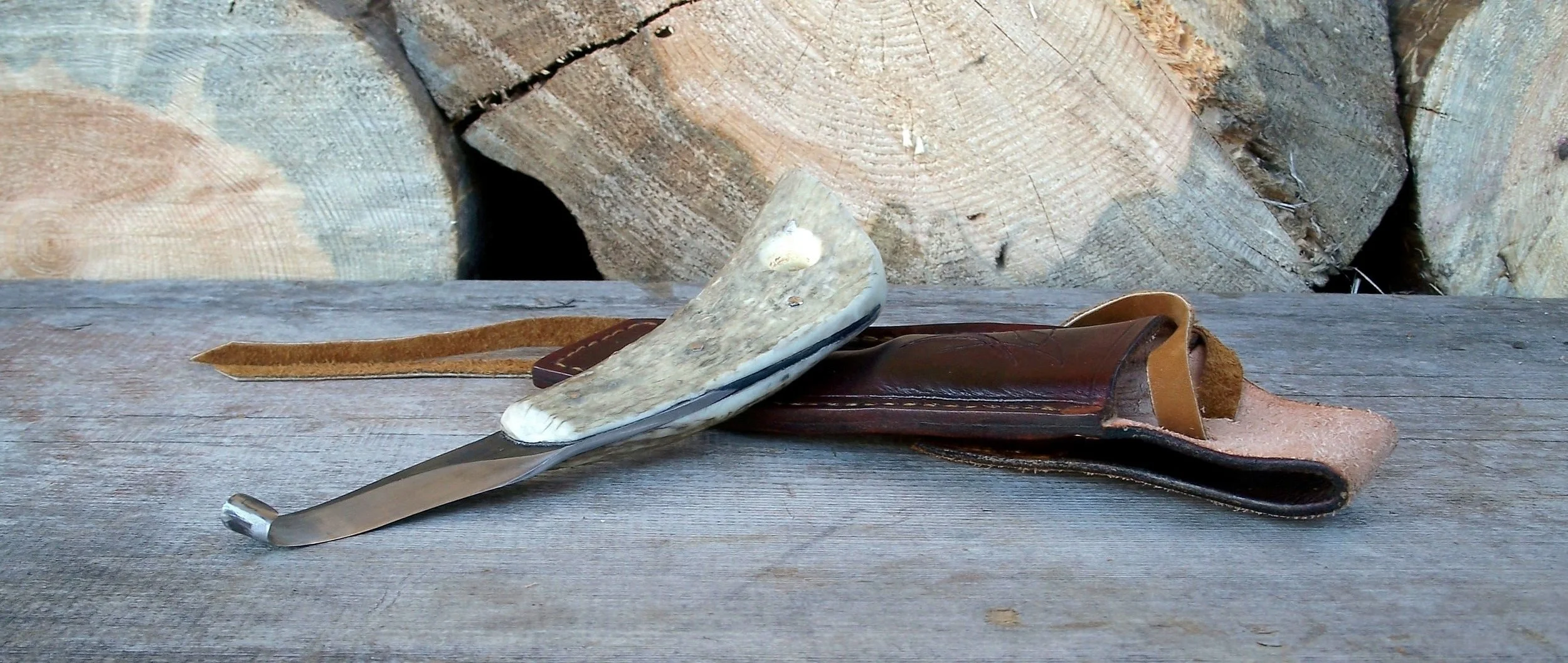 Crooked knife. Handmade with a moose antler handle. Made for Carver’s and Farriers.