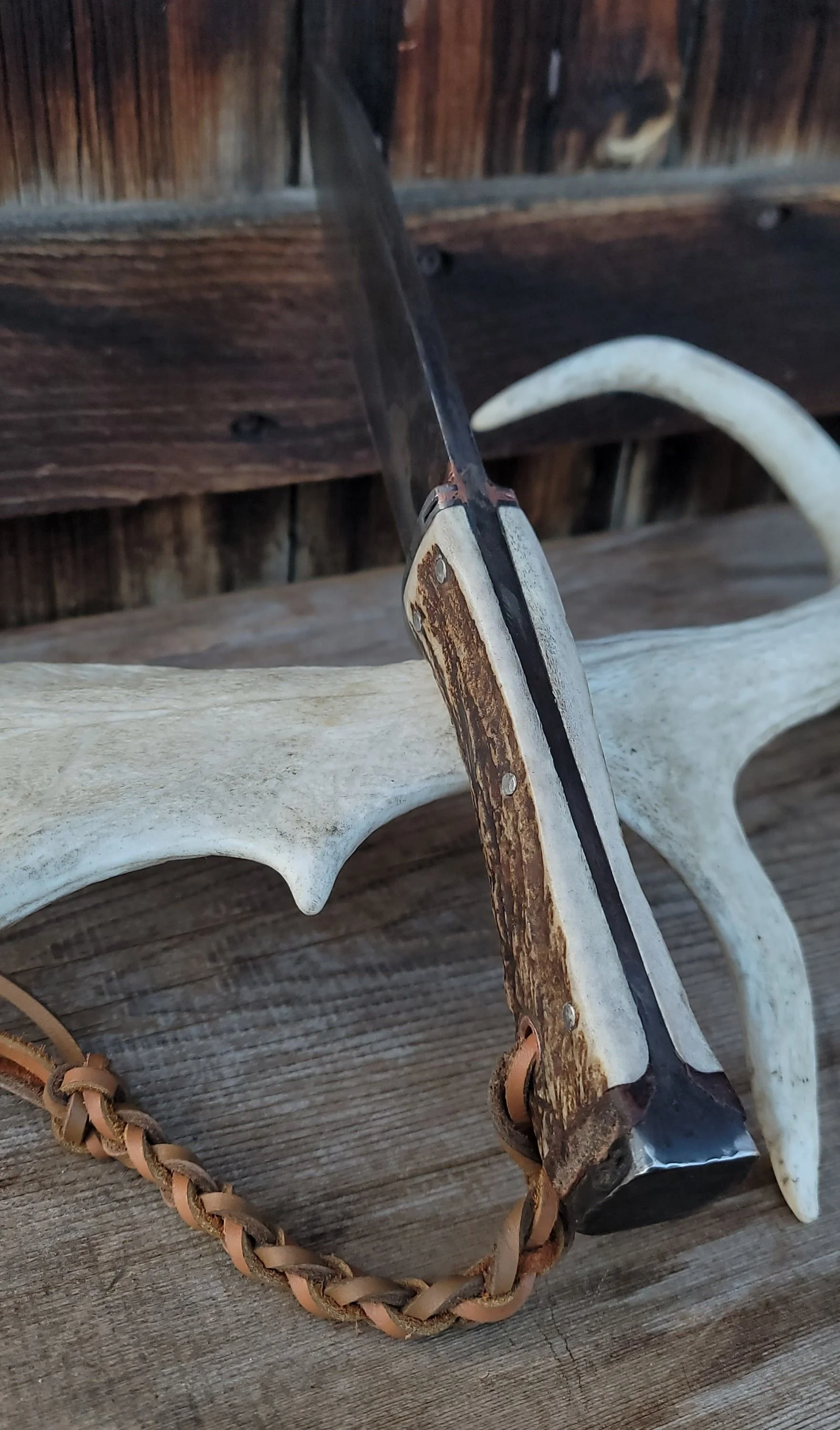 A very tough 8mm survival knife soine differentially tempered blue