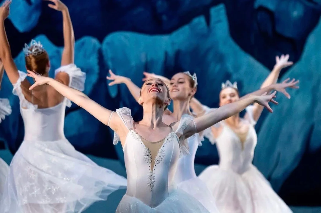 I'm packing to shoot the next 8 Nutcracker performances with Indy Ballet at Clowes! I can't wait!! It starts tonight, grab tickets if you haven't yet. 

🎟 Learn more or reserve tickets at indyballet.org/nutcracker.
.
.
.
 #balletpost #Ballet #ballet