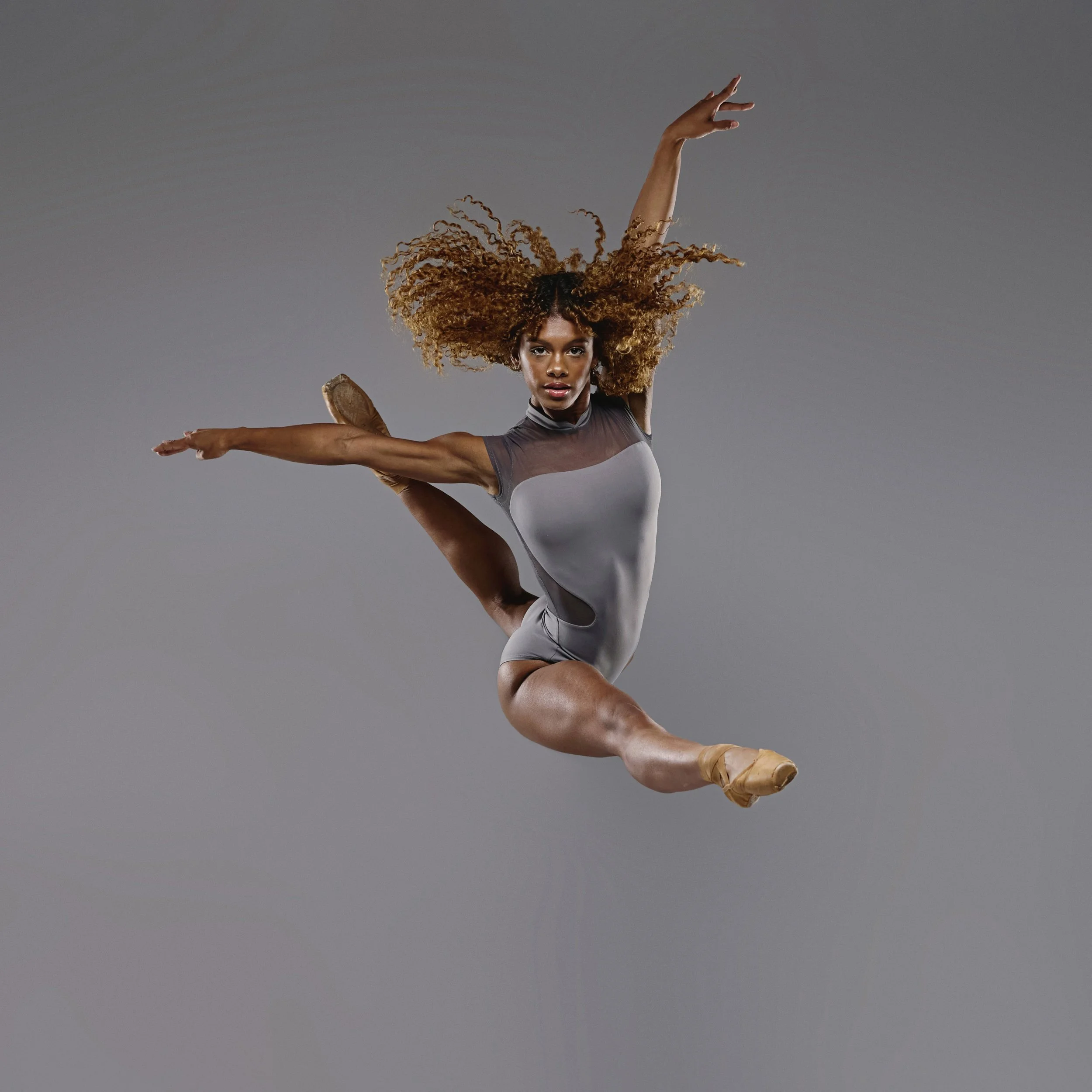 Moonbug-Photography-black female dancer jump.jpg