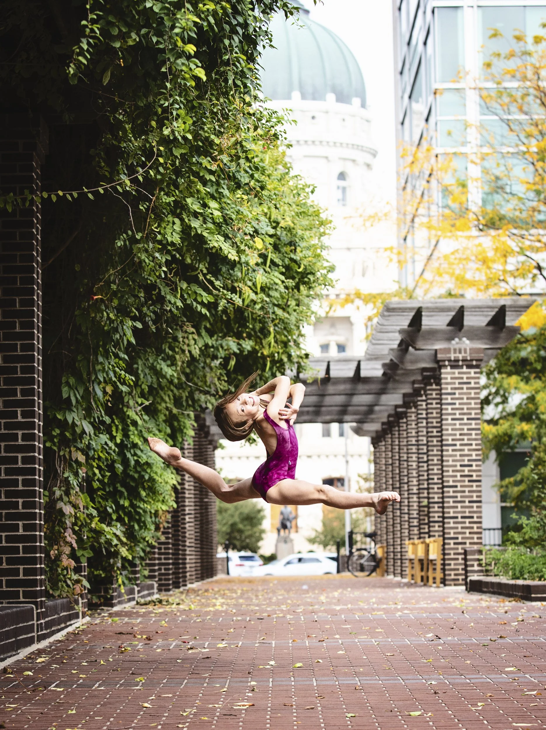 Moonbug-Photography-dancer split jump.jpg