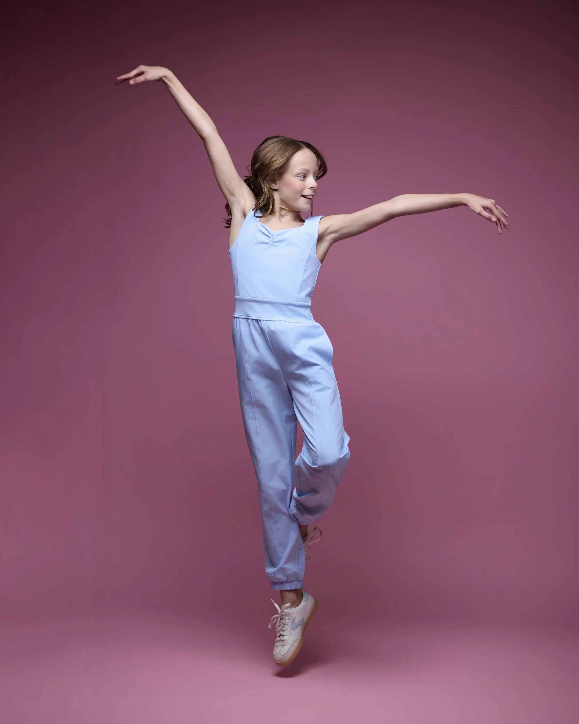 Moonbug-Photography-girl actor model jump.jpg