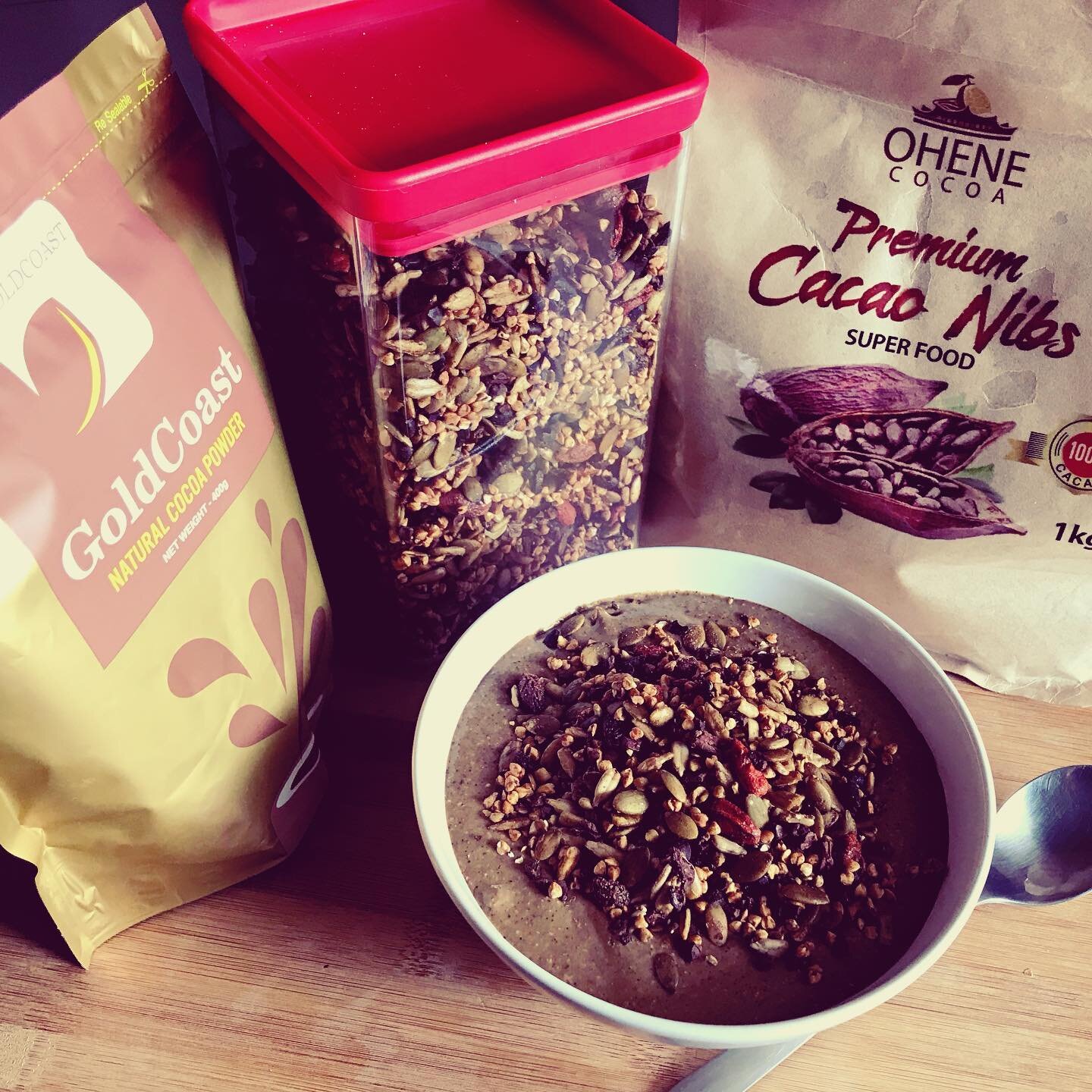 Ghanaian delicacies - Episode 3

Cocoa nibs and cocoa powder taste like chocolate, have many good nutrients but no sugar. 
I use the @goldcoastcocoa powder for my smoothie bowls and the @ohenecocoa_gh nibs in my cookies and my granola.