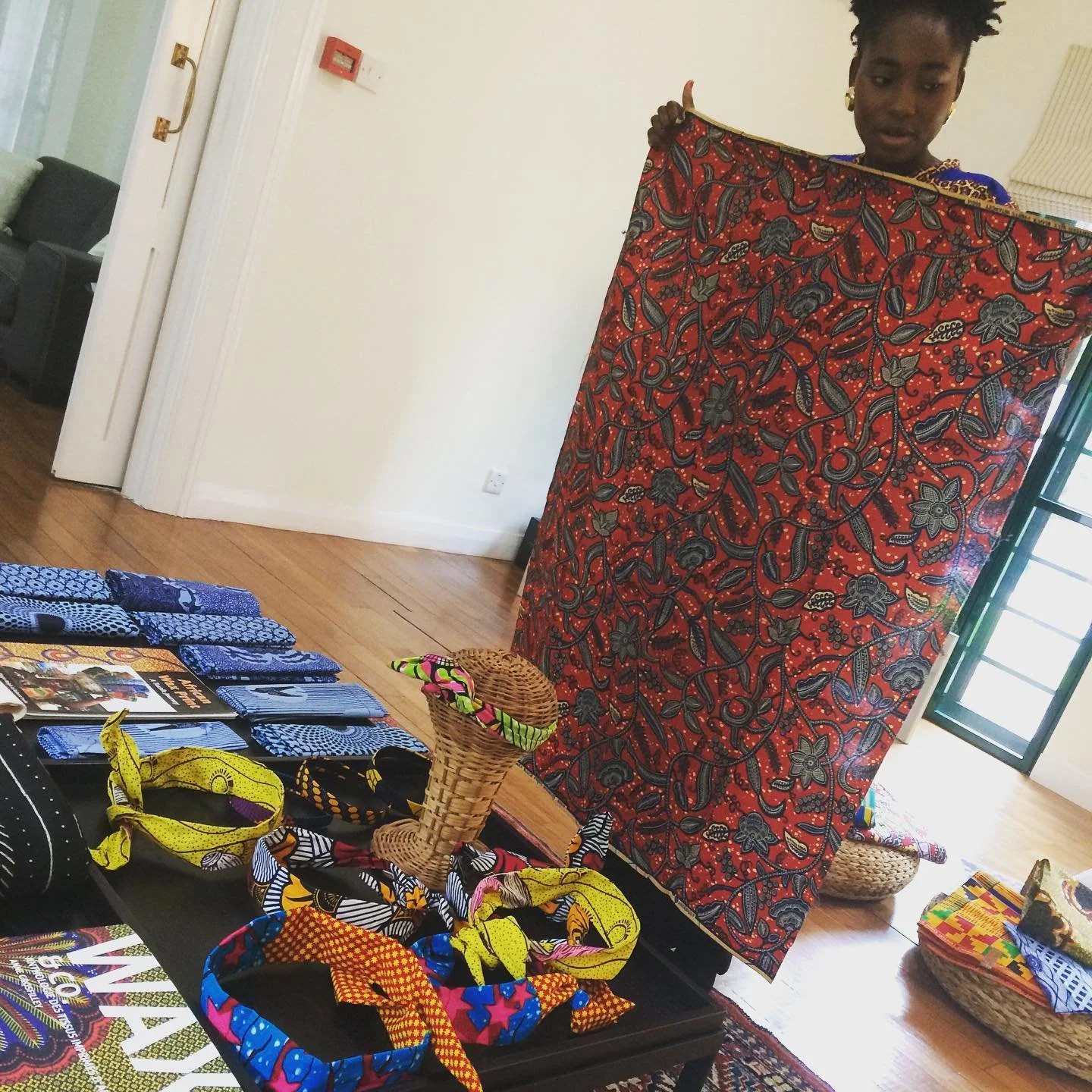 African wax prints are not only colourful and beautiful to wear, they have such interesting stories to tell us and wisdom to teach us.

Thank you @ghanaianwanderer for the great presentation.