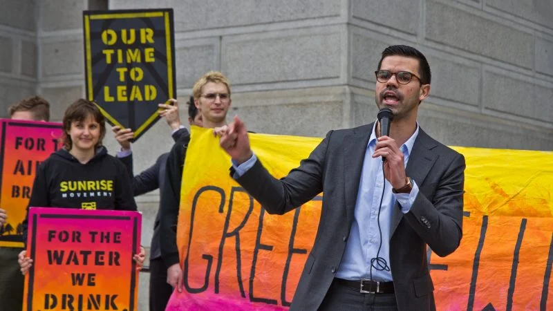 2019-04-15-green-new-deal-protest-city-hall-3-800x450.jpg