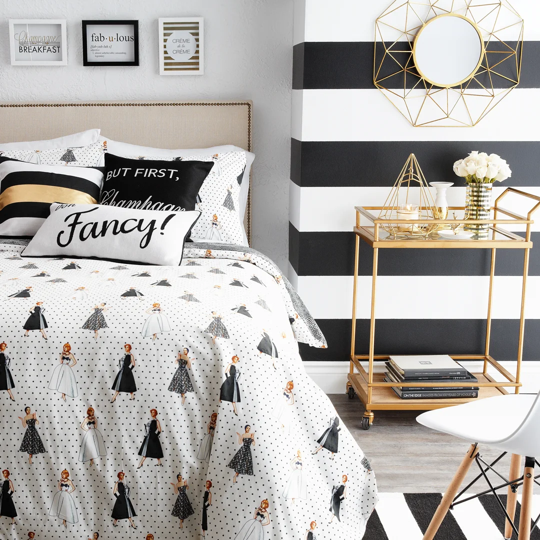 ChicRetreat_DancingLadies_Bedroom.jpg