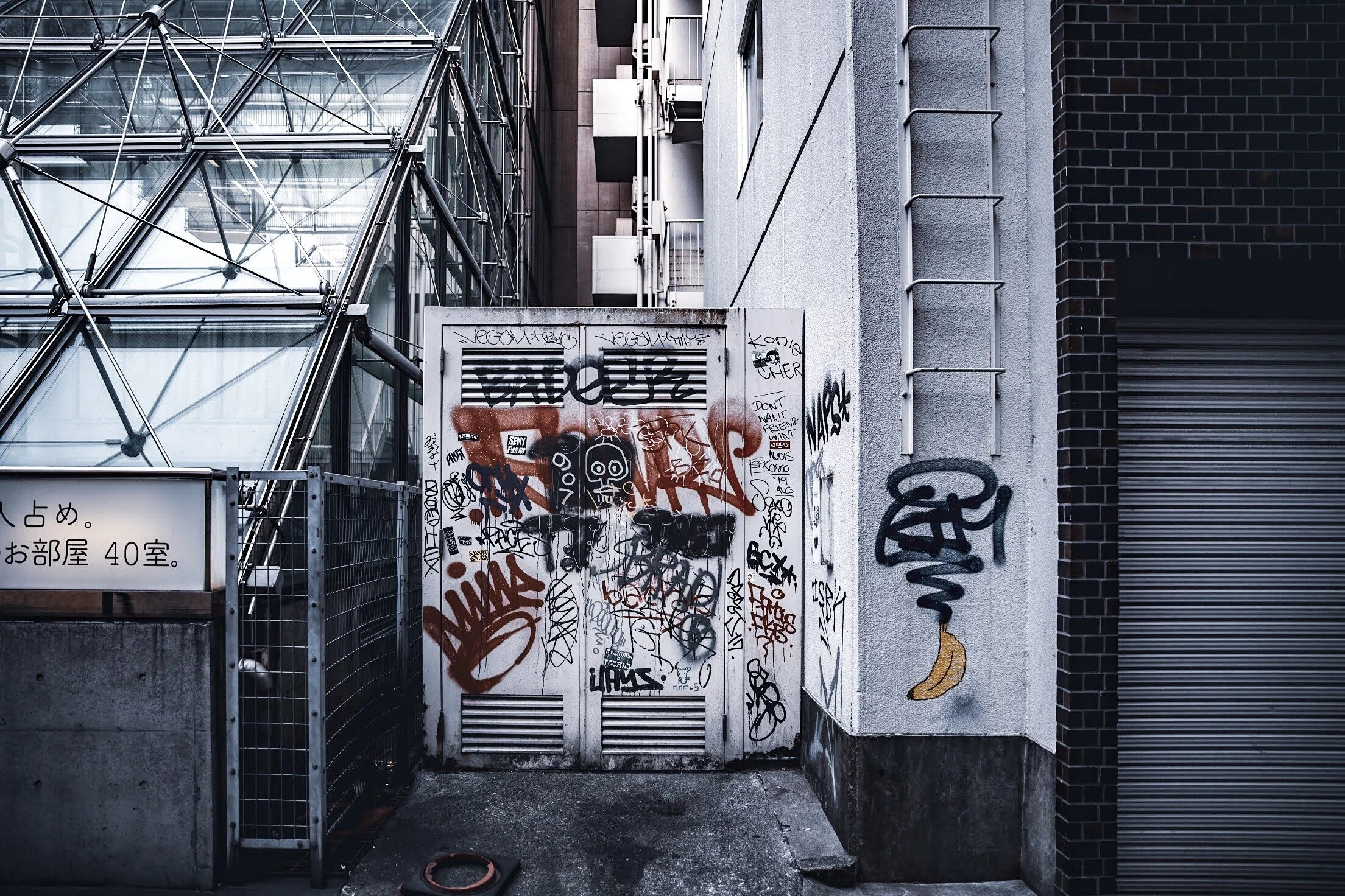 shinjuku graffiti UFO.jpg