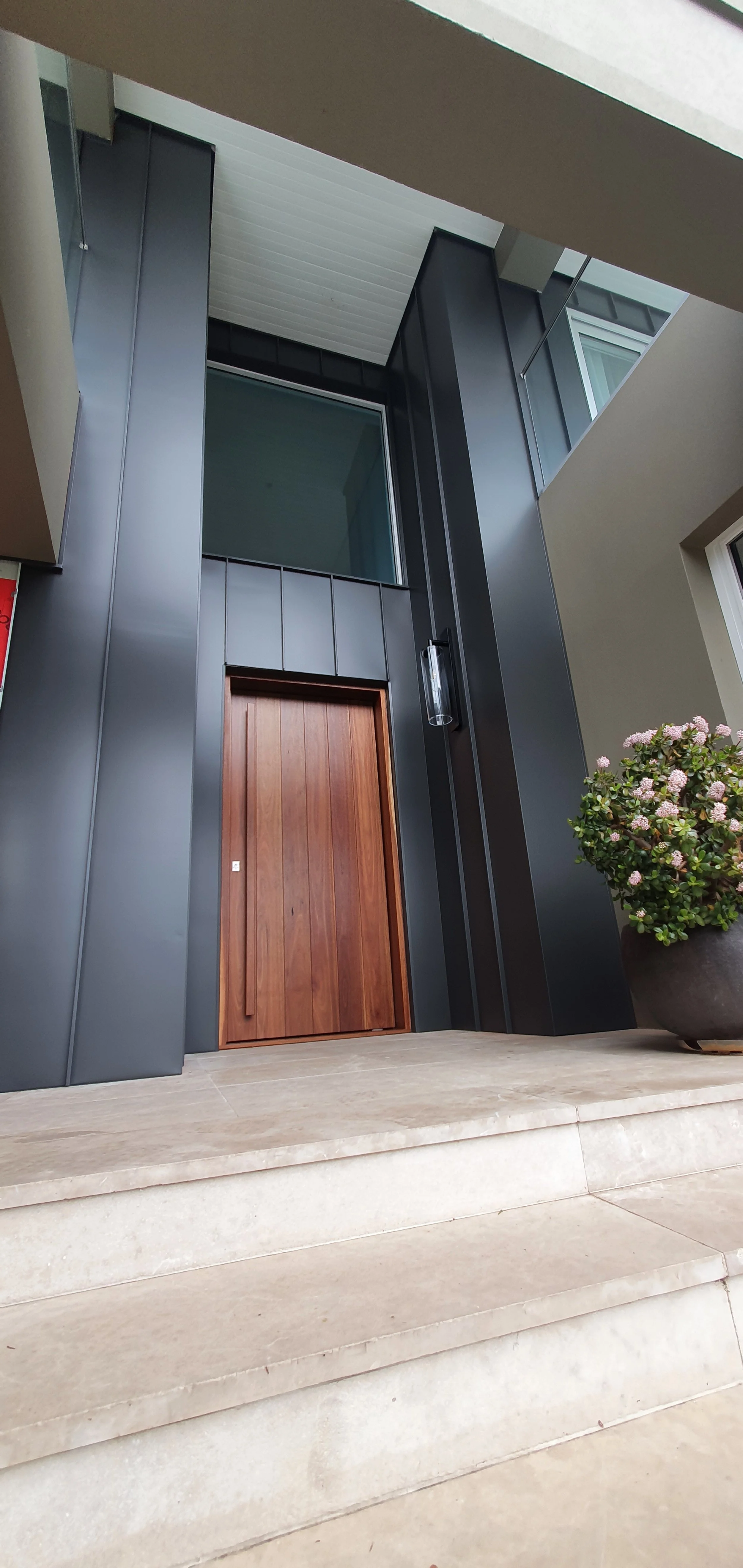 Flat lock wall cladding in aluminium, entryway, Seaforth, Sydney
