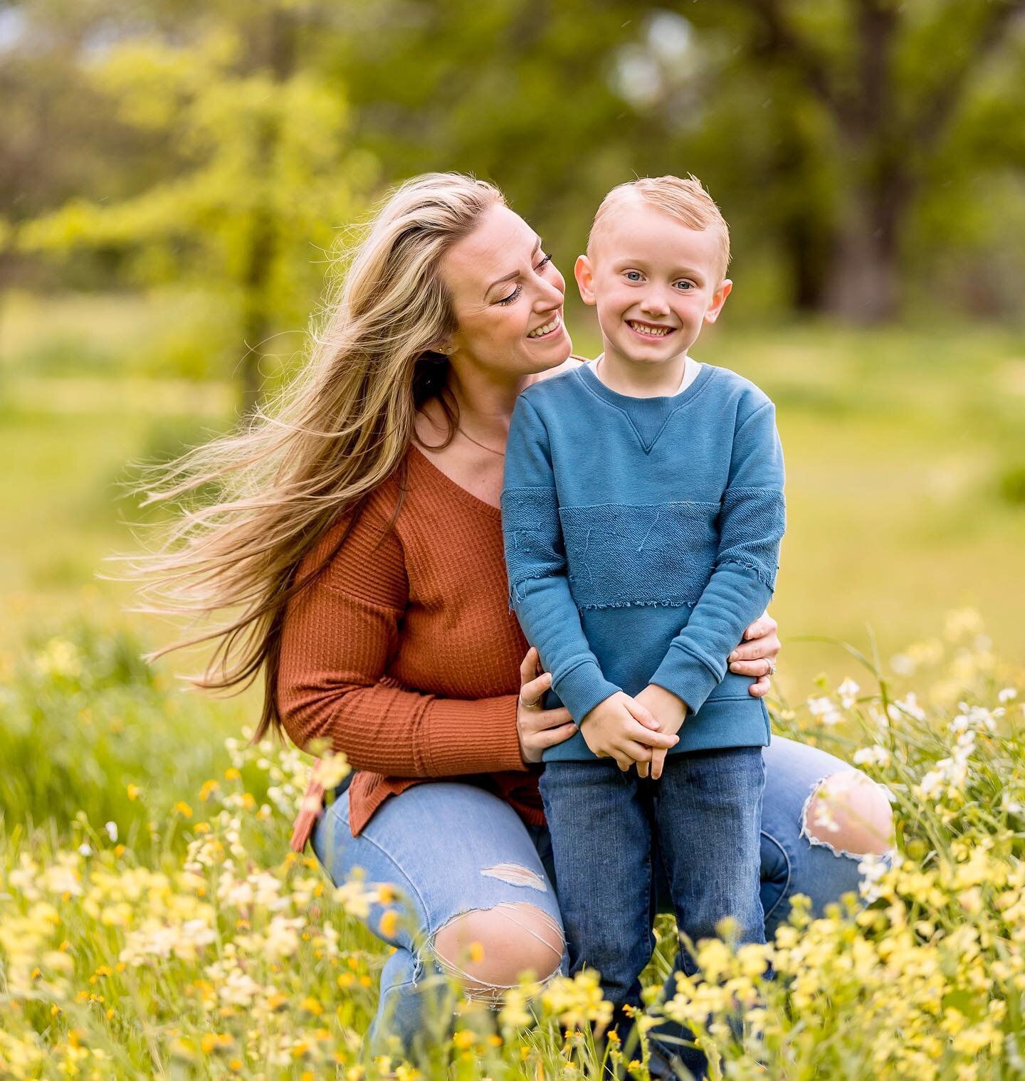 We got about 15 minutes in between rain storms last to photograph this cute family, and I&rsquo;m so happy we didn&rsquo;t cancel! The clouds and the flowers were so gorgeous, and I can&rsquo;t wait to shoot again at this location Sunday! I still hav