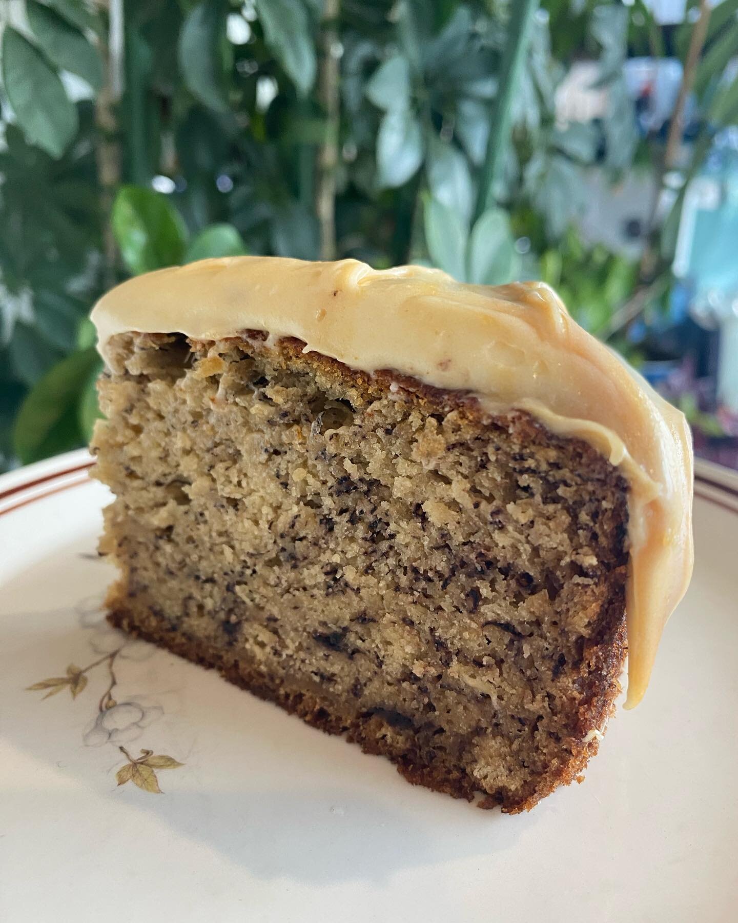 Sweeten up your Monday with a slice of house made Banana Cake with salted caramel cream cheese frosting 🍌😋