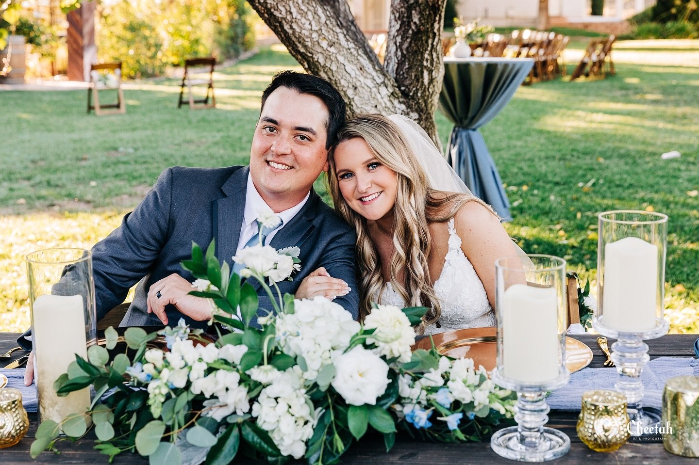 The Bride &amp; Groom at their Sweetheart Table🖤
#cheetahdjphotography