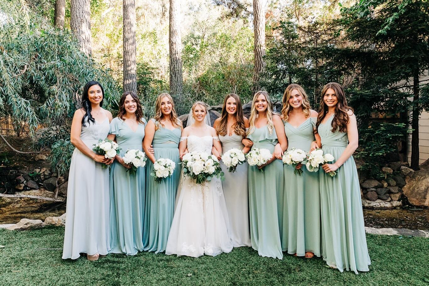 Beautiful Bridesmaids &amp; Groomsmen Portraits🖤
 #cheetahdjphotography
#salemmaweddingphotographer 
#salemmaweddingdj
#massachusettsweddingphotographer 
#massachusettsweddingdj 
#salemma
#salemmassachusetts