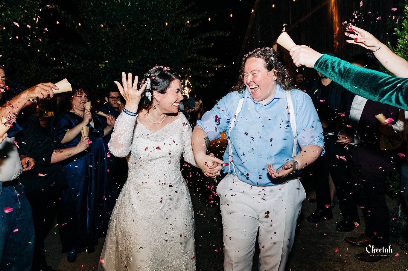 Happy Pride! How awesome is this Exit🖤
#cheetahdjphotography
#salemmaweddingphotographer 
#salemmaweddingdj
#massachusettsweddingphotographer 
#massachusettsweddingdj 
#salemma
#salemmassachusetts 
#weloveweddings
#loveislove 
#samesexwedding 
#love