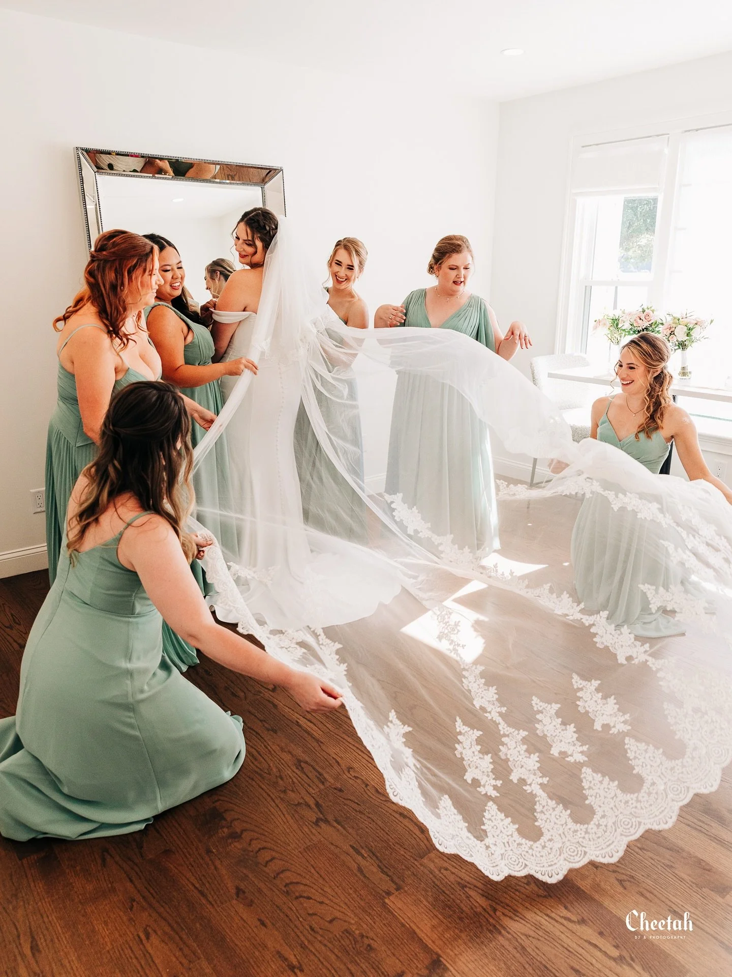 Getting Ready🖤
#cheetahdjphotography
#salemmaweddingphotographer 
#salemmaweddingdj
#massachusettsweddingphotographer 
#massachusettsweddingdj 
#salemma
#salemmassachusetts 
#weloveweddings