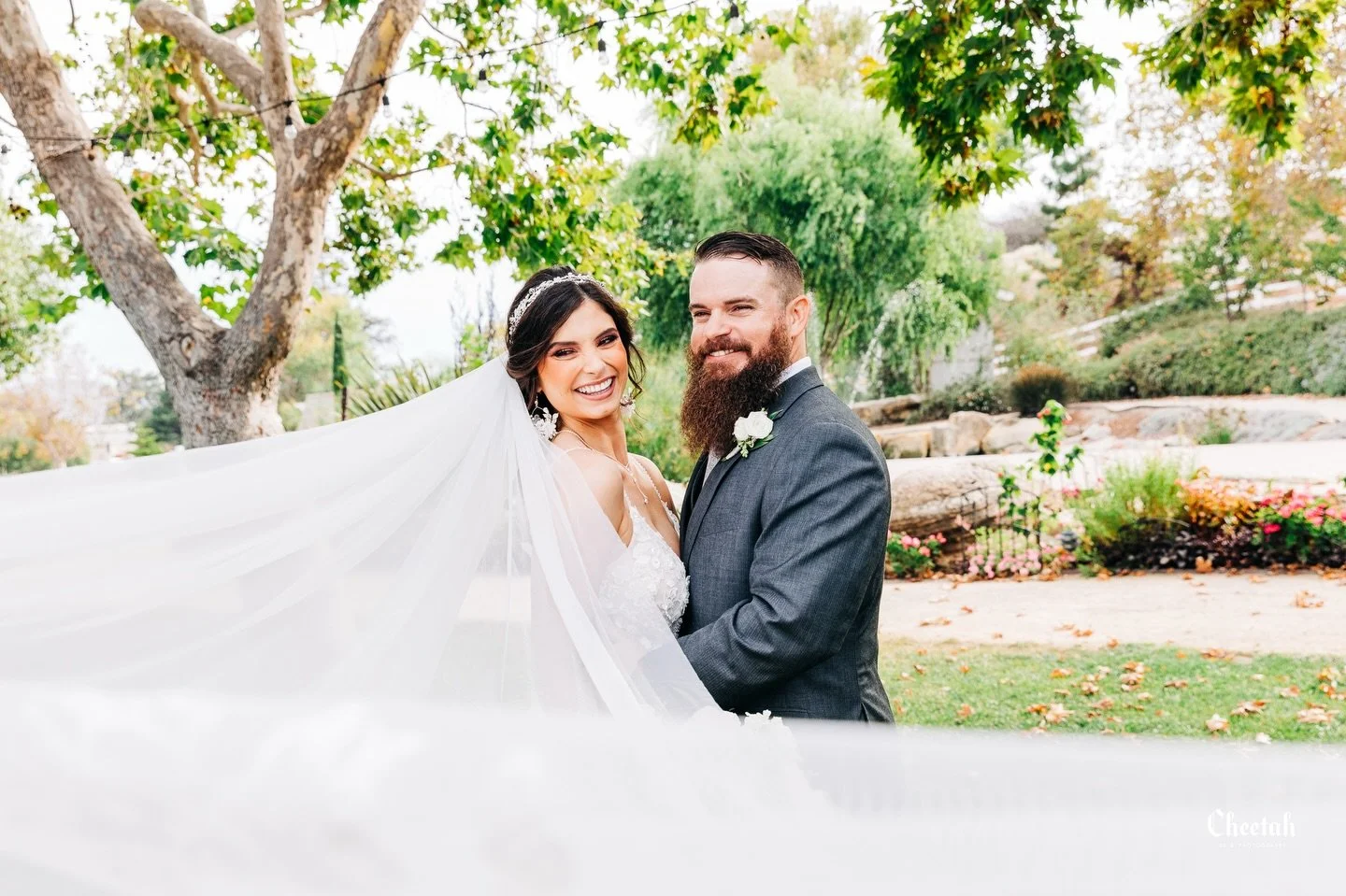 Capturing laughter in between shots is so cute🖤
 #cheetahdjphotography
#salemmaweddingphotographer 
#salemmaweddingdj
#massachusettsweddingphotographer 
#massachusettsweddingdj 
#salemma
#salemmassachusetts 
#weloveweddings