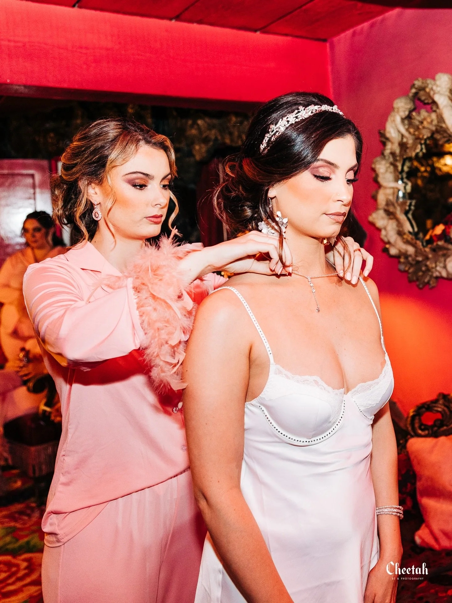 Getting Ready🖤
#cheetahdjphotography
#salemmaweddingphotographer 
#salemmaweddingdj
#massachusettsweddingphotographer 
#massachusettsweddingdj 
#salemma
#salemmassachusetts 
#weloveweddings