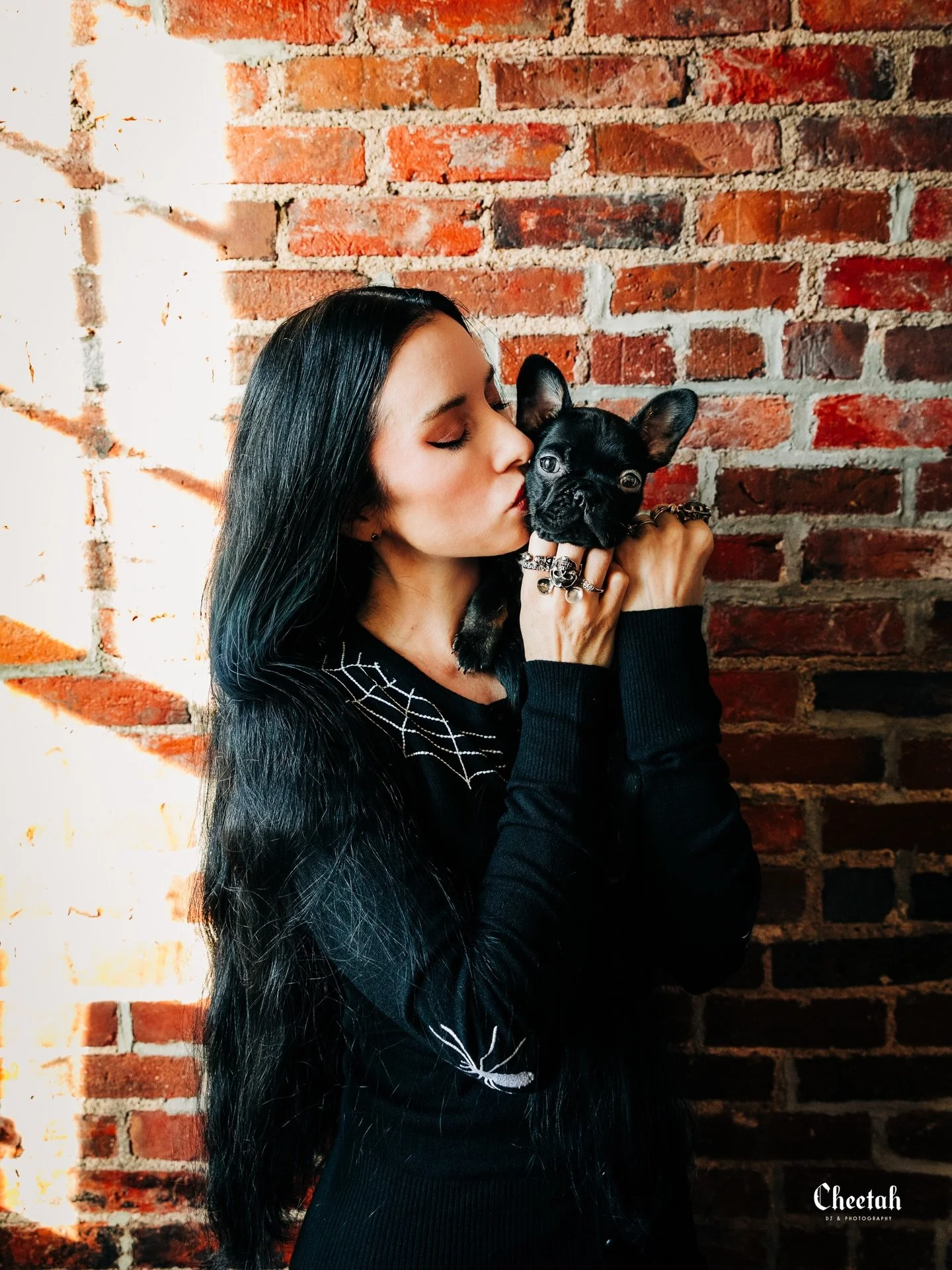Happy Valentine's Day🖤

#cheetahdjphotography
#salemma
#salemmassachusetts 
#frenchbulldoglove 
#witchcity