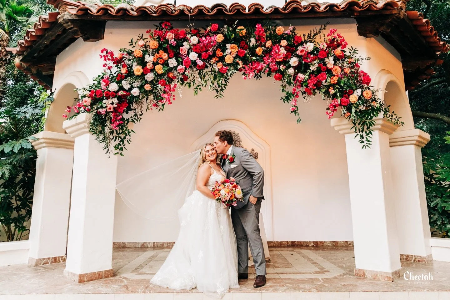 The Florals at this Wedding were so Beautiful🖤

#cheetahdjphotography
#salemmaweddingphotographer 
#salemmaweddingdj
#massachusettsweddingphotographer 
#massachusettsweddingdj