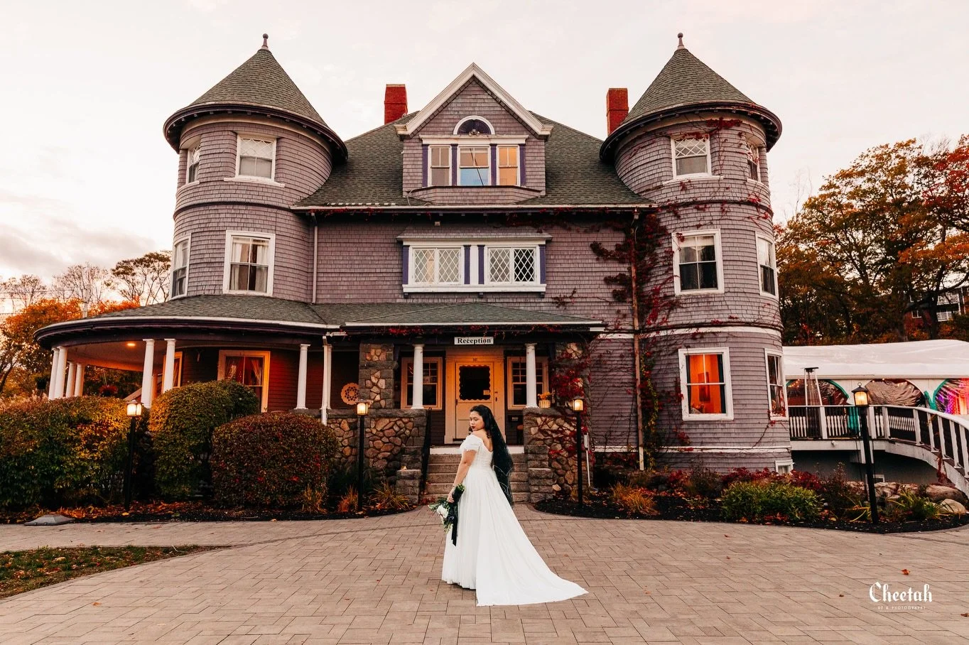 Bridal photos in front of a Beautiful Victorian Inn🖤

#cheetahdjphotography
#salemmaweddingphotographer 
#salemmaweddingdj
#massachusettsweddingphotographer 
#massachusettsweddingdj
