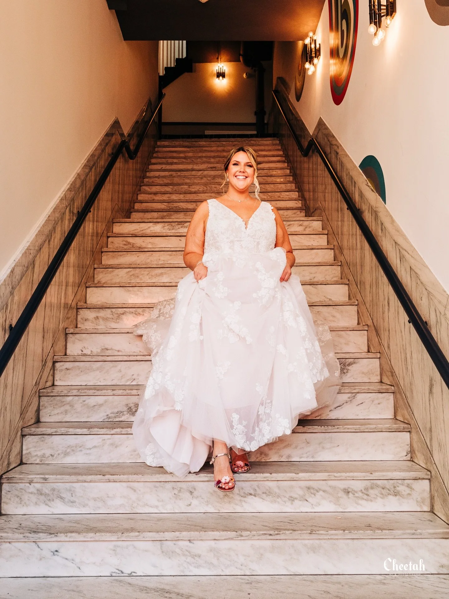 Such a cute shot of the Bride at The Hotel Salem before the Ceremony🖤 

#cheetahdjphotography
#salemmaweddingphotographer 
#salemmaweddingdj
#massachusettsweddingphotographer 
#massachusettsweddingdj