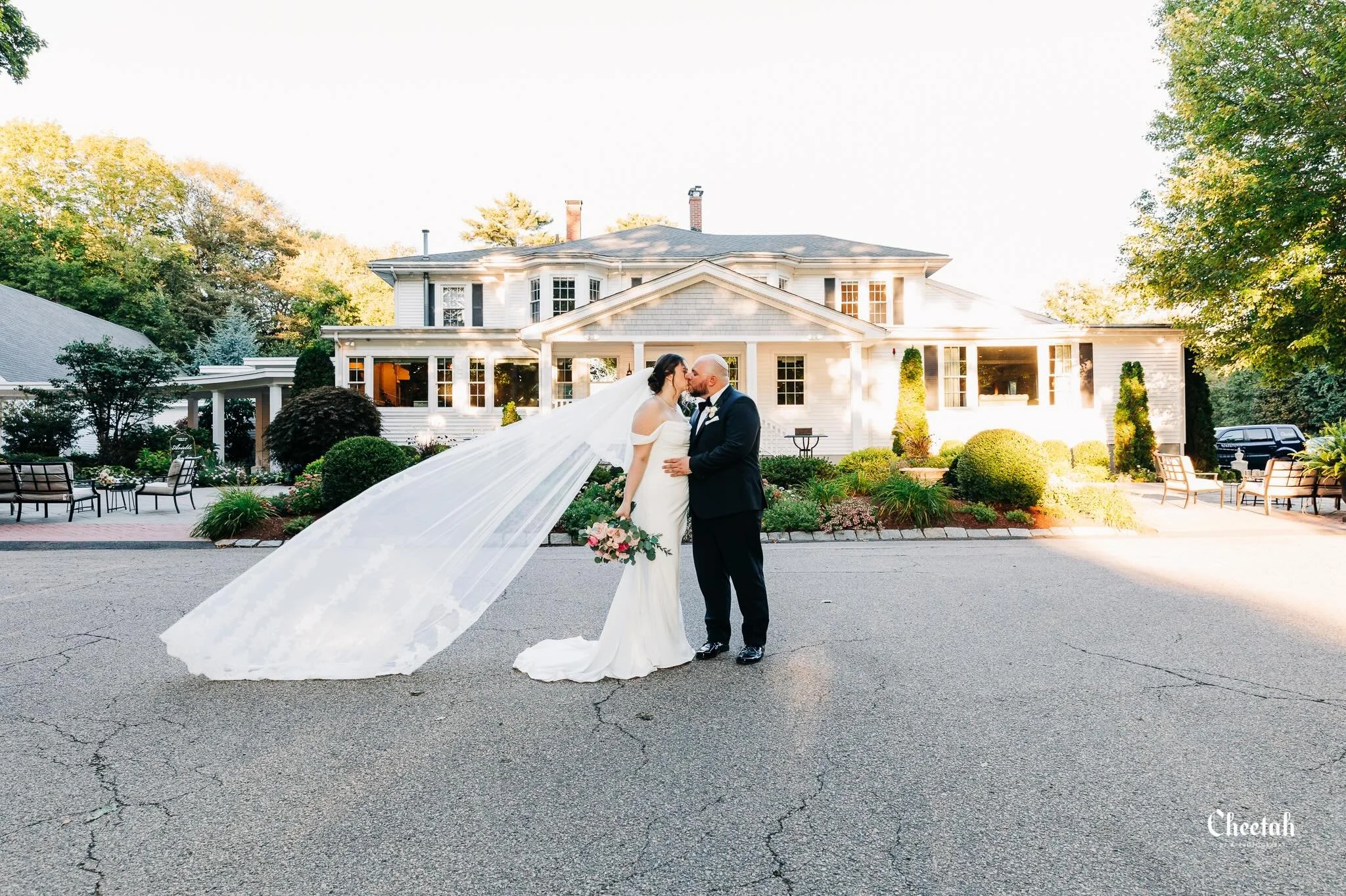 A love story framed in light, movement, and forever🖤

#cheetahdjphotography #WeddingDJ #LuxuryWedding #MassachusettsWedding #WeddingPhotography