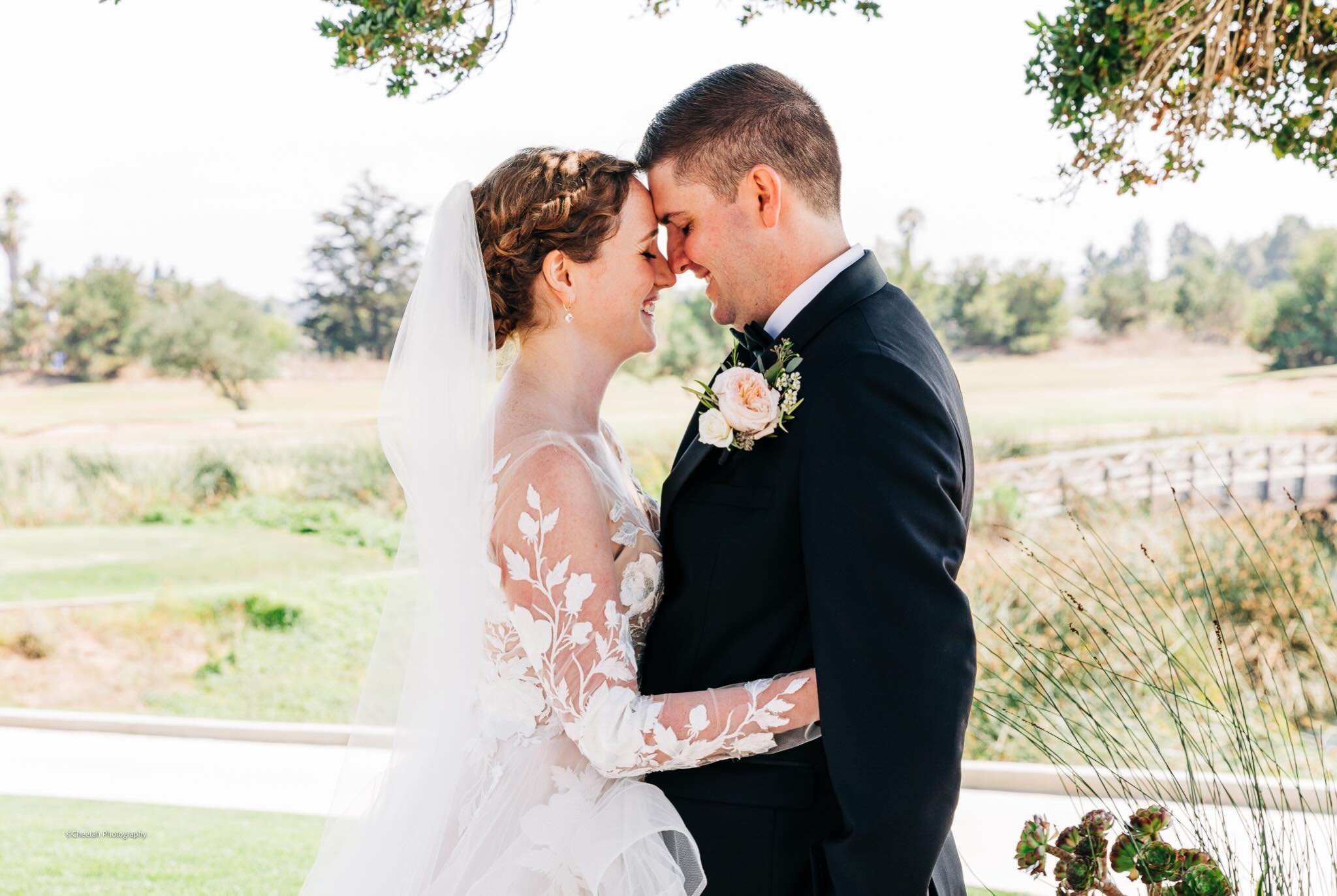 The beauty of a quiet moment🖤

#Cheetahdjphotography #WeddingPortrait #RomanticWedding
#WeddingPhotography #TimelessWedding