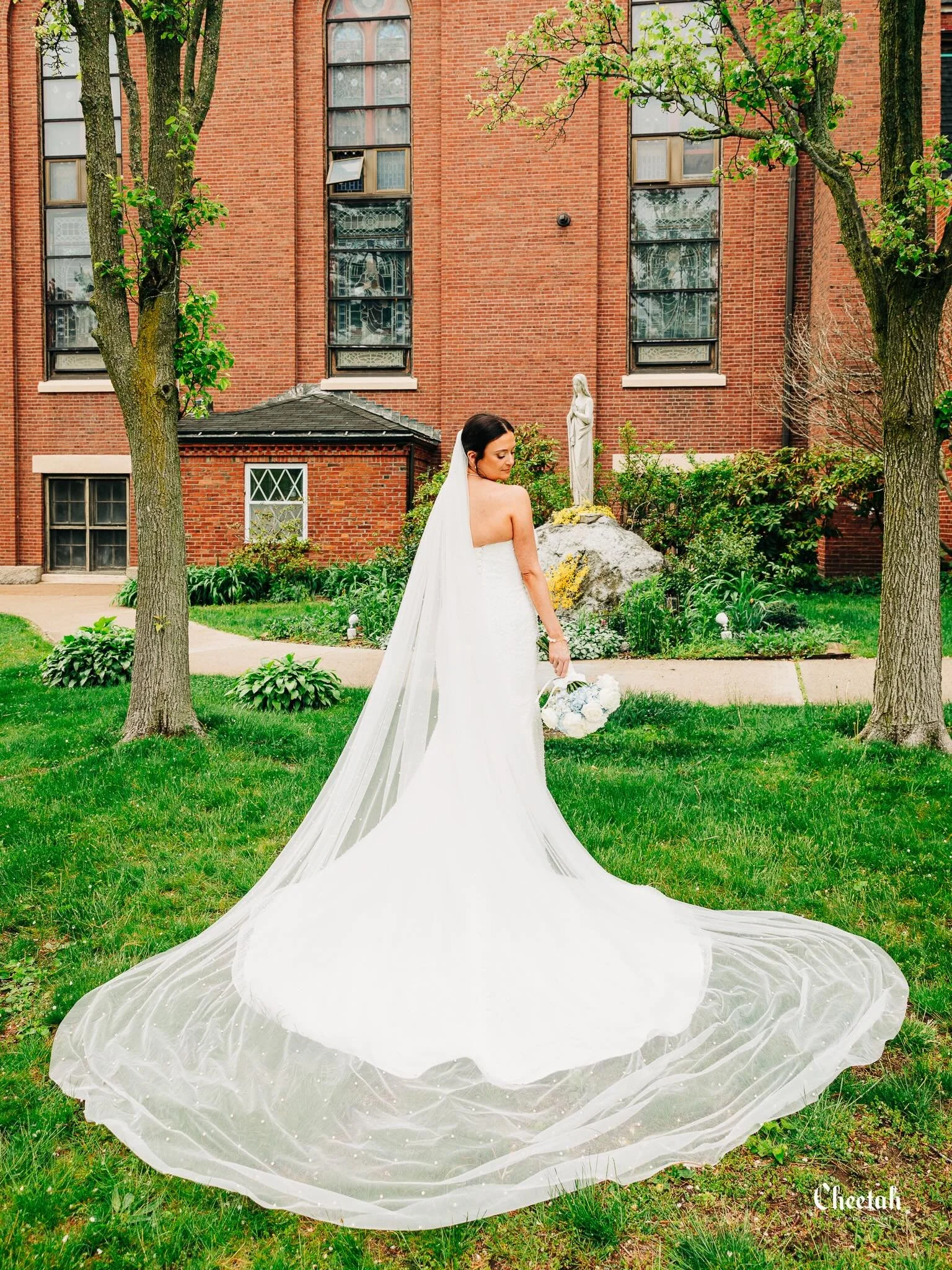 Married. Celebrated. Glowing. 🤍

These quiet portraits after the ceremony are always some of my favorites&mdash;the excitement has settled, the smiles are genuine, and the joy is impossible to miss.

#MassachusettsWeddingPhotographer #NewEnglandBrid