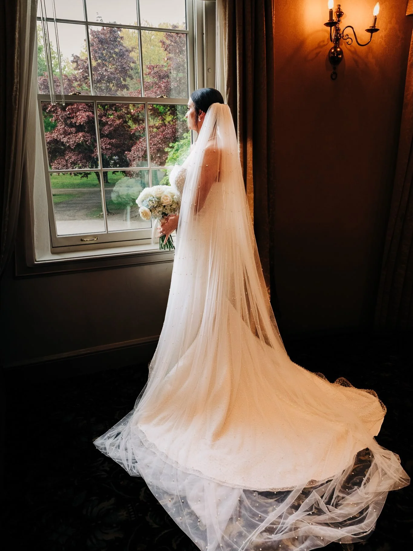 Between &ldquo;I do&rdquo; and the first dance, there was this moment. 🖤✨
Hawthorne Hotel &bull; Salem, Massachusetts

#HawthorneHotel
#SalemMAWedding
#MassachusettsWeddingPhotographer
#cheetahdjphotography 
#BridalPortrait