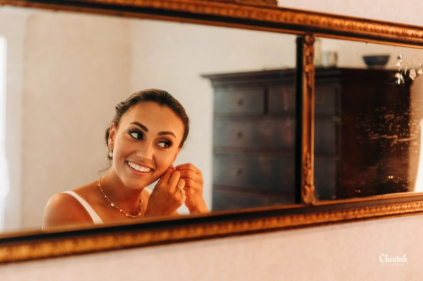 The quiet moments before &ldquo;I do.&rdquo; 🤍

The laughter, the happy tears, the helping hands, and all the little details that make a wedding morning unforgettable. Swipe through some of my favorite getting-ready moments from this beautiful day. 