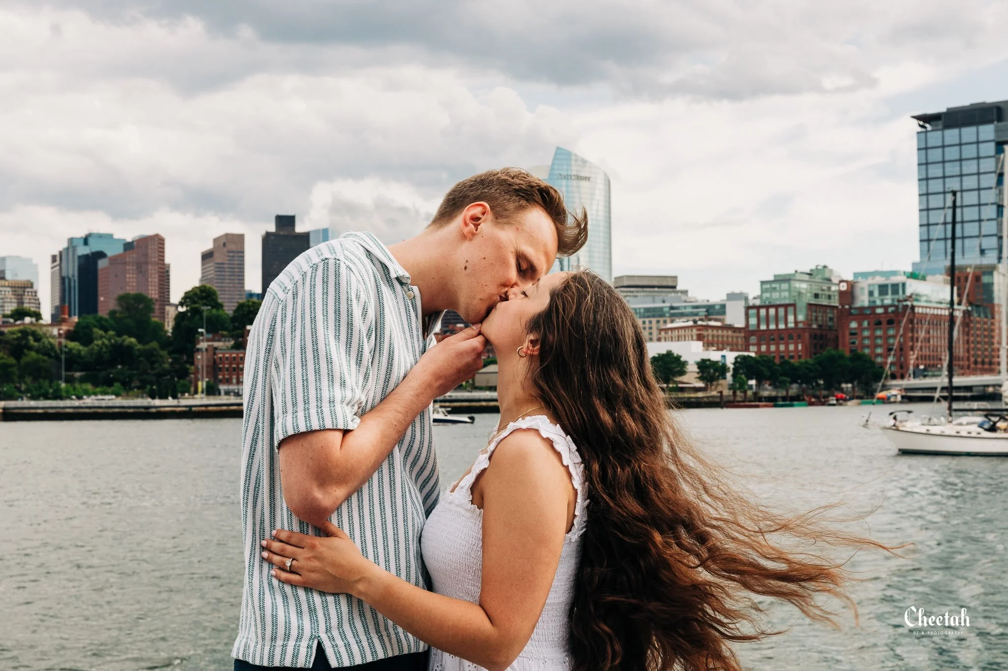 Boston views, a little wind, and a whole lot of love 🖤

Will &amp; Claire&rsquo;s Boston engagement session. Seriously, can we talk about her hair in this shot?! The wind was absolutely on our side.

Can&rsquo;t wait to photograph these two on their