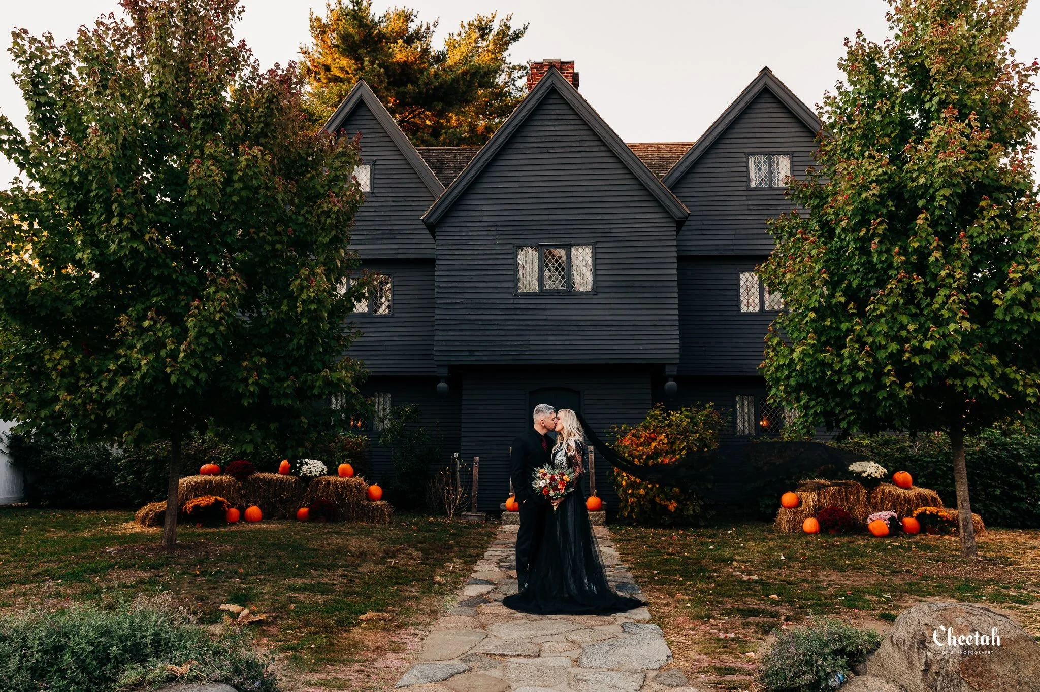 Salem was made for love stories like this. 🖤

A black wedding dress, autumn in New England, and one of the most iconic backdrops in Salem.

There really is nowhere else quite like it.

📍 Salem, Massachusetts

#SalemMA #SalemWeddingPhotographer #Sal