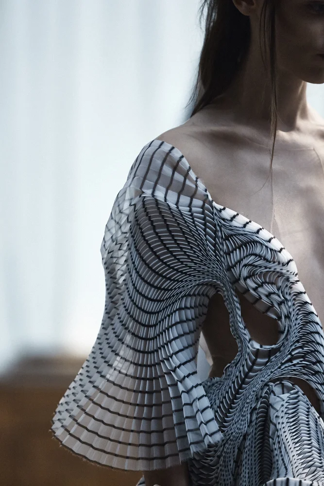 LOWE_IVH_B_COUTURE-PARIS_-421-1-50.jpg