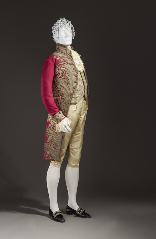 DETAIL LOOK - Historical Fashion