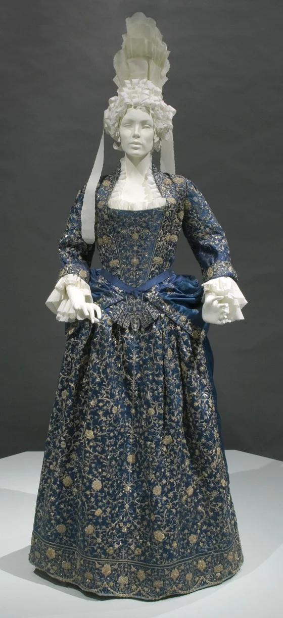 DETAIL LOOK - Historical Fashion