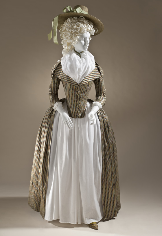 DETAIL LOOK - Historical Fashion