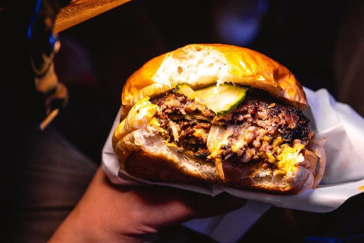 These burgers are a bit American nostalgia, a bit Shanghai inspiration, and 100% made by burger lovers, for burger lovers. Popping up August 28/29 at @mikkellershanghai from 5pm. 🖖🍔🤙 📸: @nomfluence