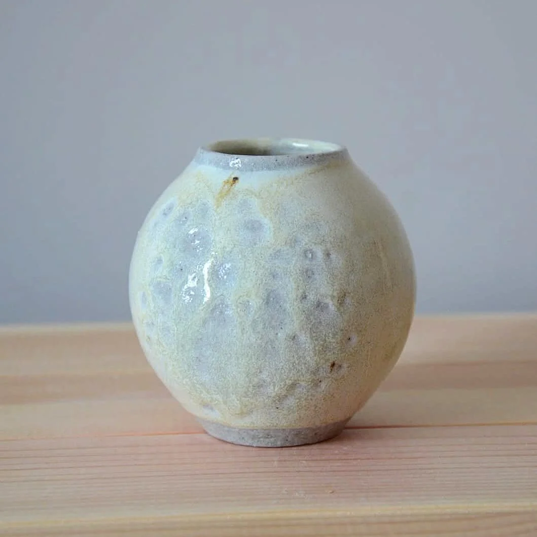 Small moon jar. 🌖🏺
.
.
.
.

.
#pottery #ceramics #clay #moonjar #jar #small #saltfired #handmadeceramics #handmade #made #madeinsuffolk #suffolkcraft #suffolkcraftsociety #artisan #designermaker #makers #minimalism #contemporaryceramics #contempora