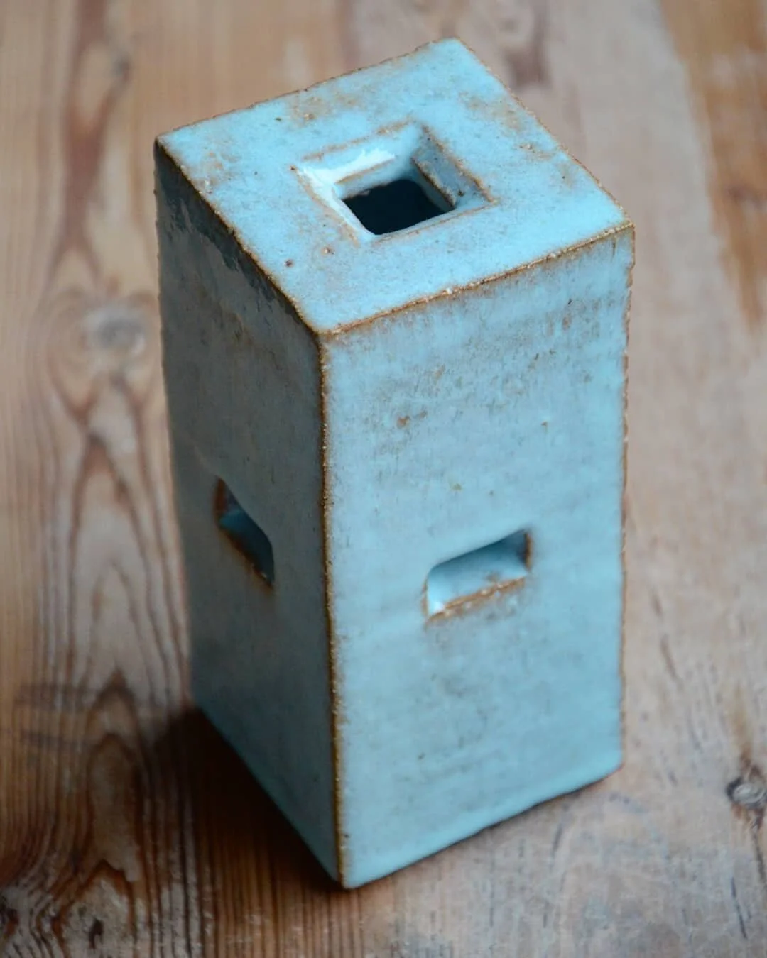 One more square hand built vessel I have been working on, a very fiddle design to make. You will see why in the next photo. 

Available @suffolkcraftsociety show, at the  Longshed, Woodbridge. 
.
.
.
.
.
#pottery #ceramics #vessel #vase #pot #softblu