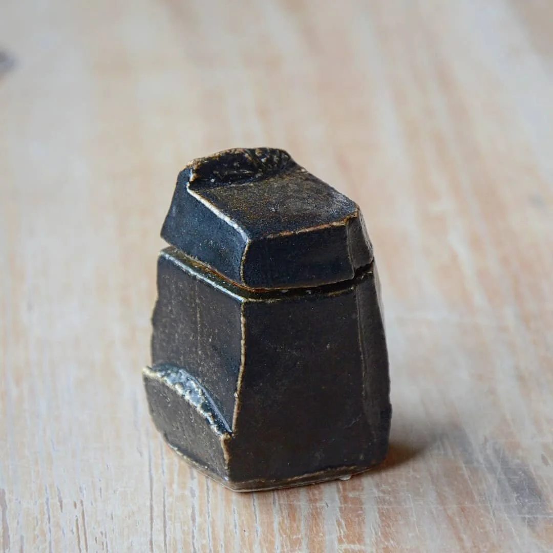 Carved jewellery box, with black stain and salt fired. These fiddle little things take me along time to carve, hollow out the inside and coil a small gallery on the inside lid. You can loses hours doing it, but it gives me such a peaceful state of mi