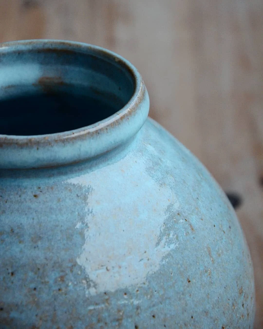 Close up photo of a medium size moon jar, made out of crank clay and glazed in a soft blue colour. 
.
.
.
.
.
.
#pottery #ceramics #clay #handmadeceramics #handmade #made #craft #makersgonnamake #maker #contemporaryceramics #artisan #softblue #crank 