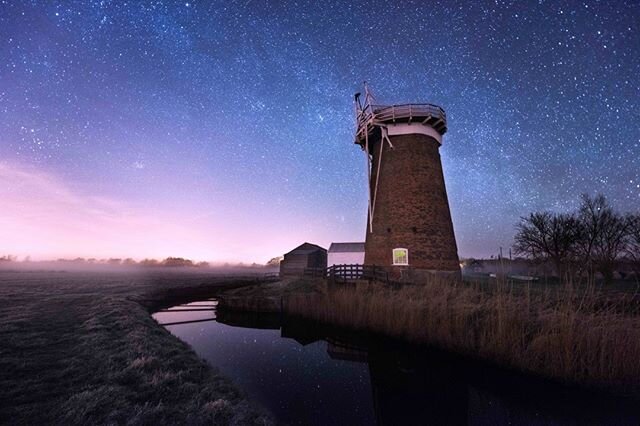 Shoot for the stars.⠀
⠀
www.britishandirishwalks.com⠀
⠀
#walks #bestwalks #britishwalks #irishwalks #englishwalks #hiking #hikes #hike #walkingtour #walkingholiday #explore #norfolk #peddarsway #norfolkcoastalpath #norfolkwalks