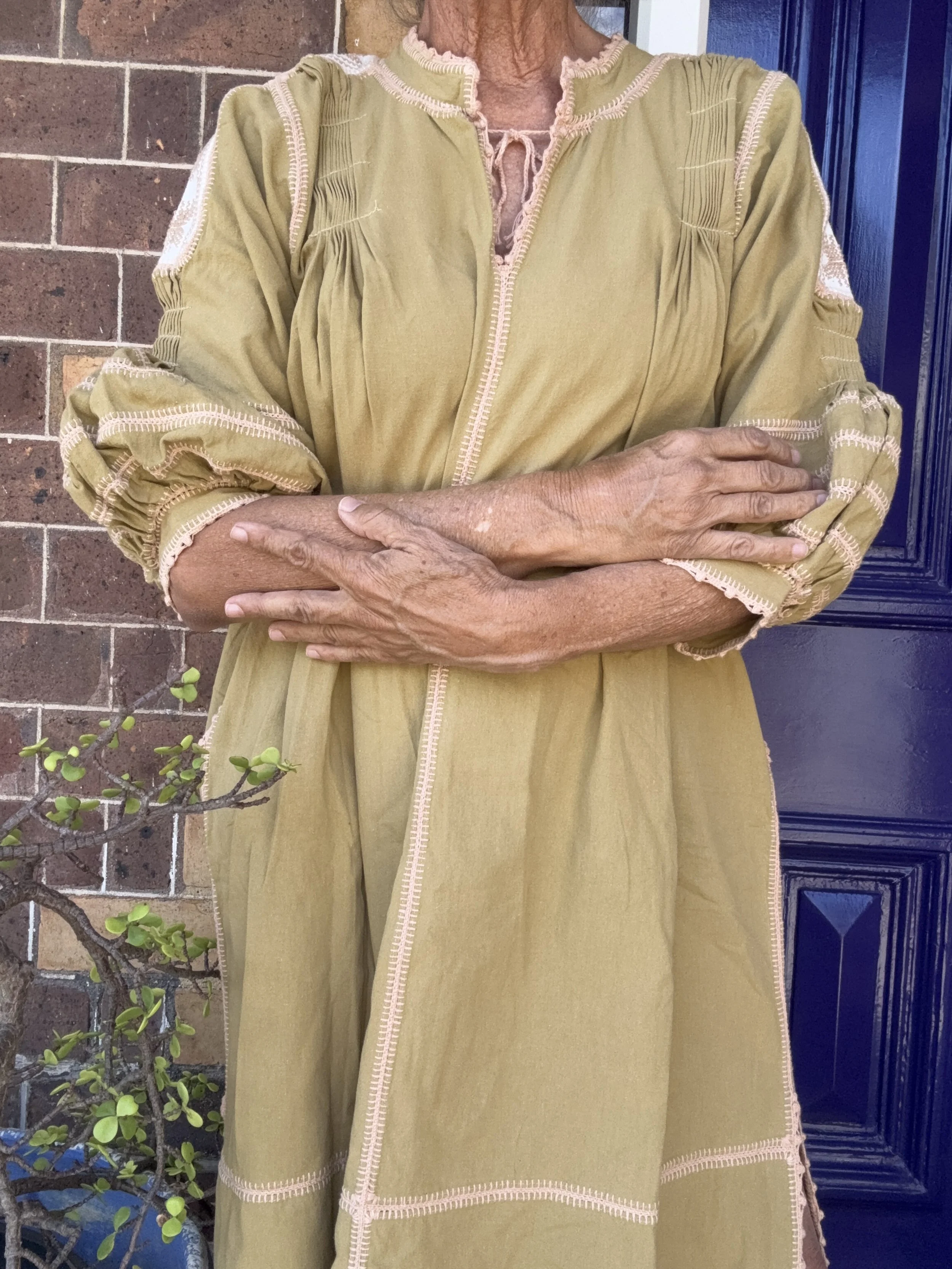 Sage w:pale cafe.JPG