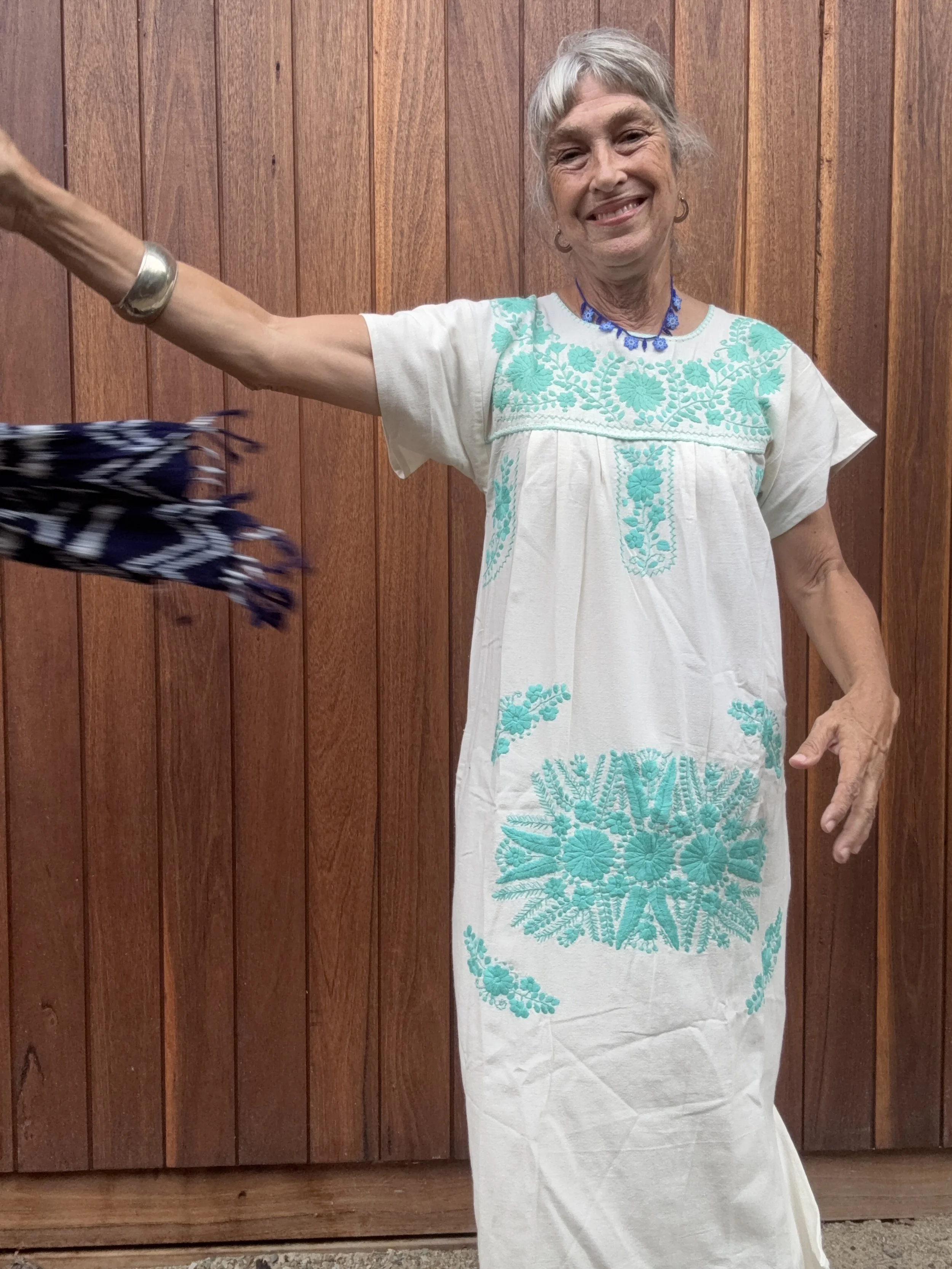 M Frida Cream w:agua.JPG