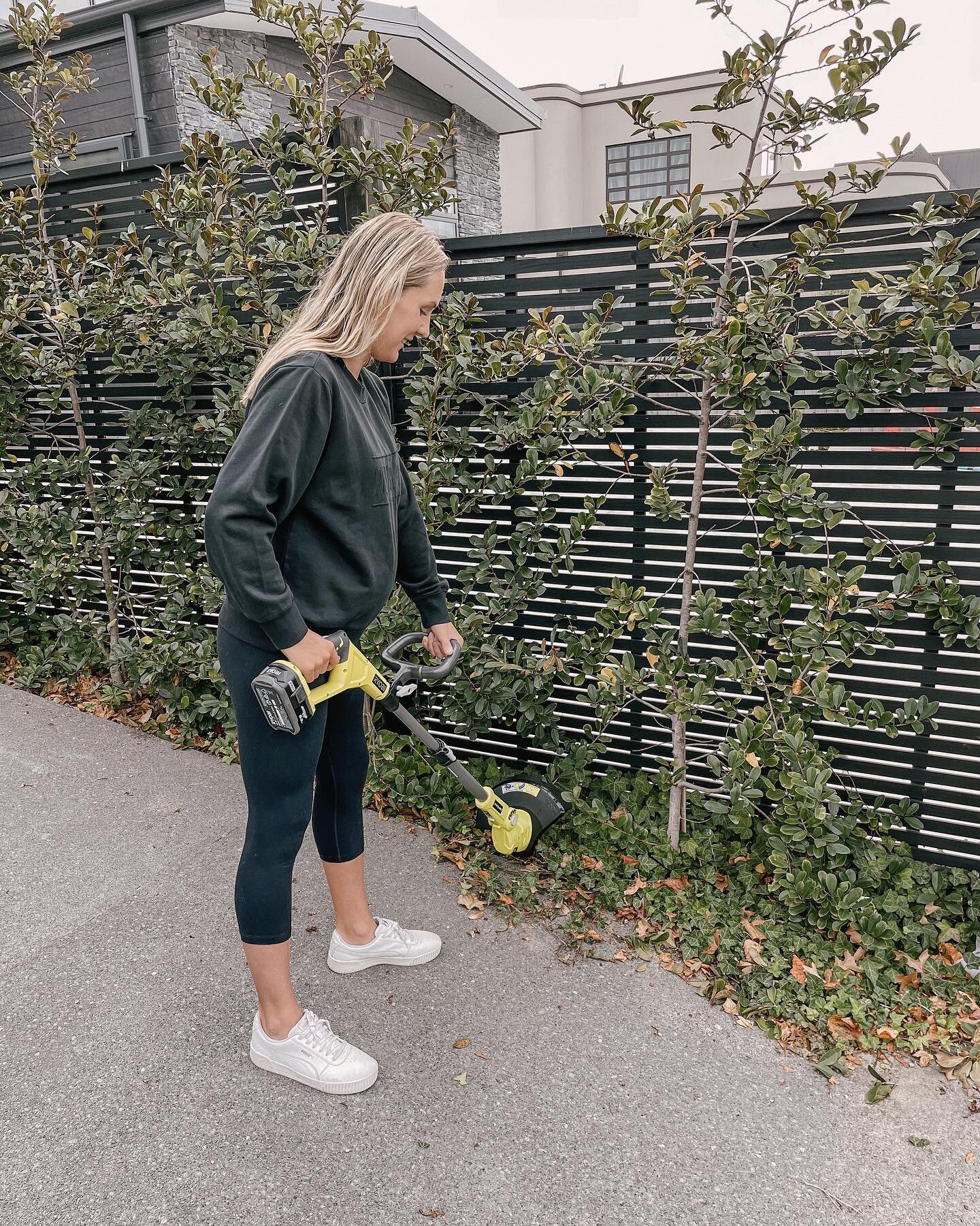 AD | The long weekend was the perfect time to get stuck into our job list &lt; goodbye overgrown ivy, hello straight edges! We loved trying out the @ryobinz line trimmer ~ makes edging a breeze especially for someone like me who normally passes this 